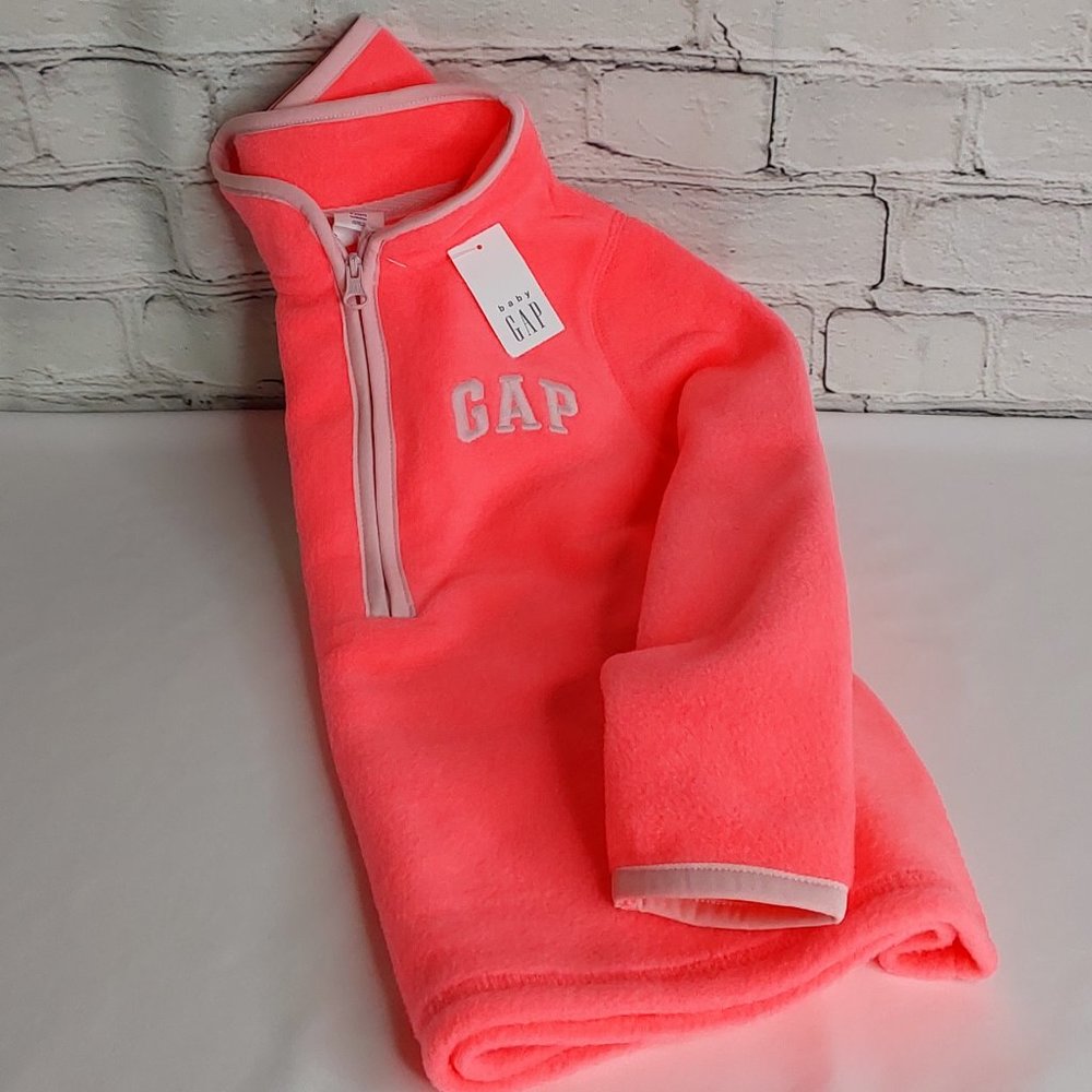 'GAP' FLEECE TOP